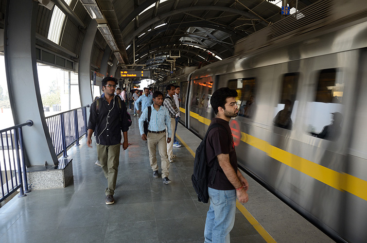 Fahrg�ste im Metro-Bahnhof