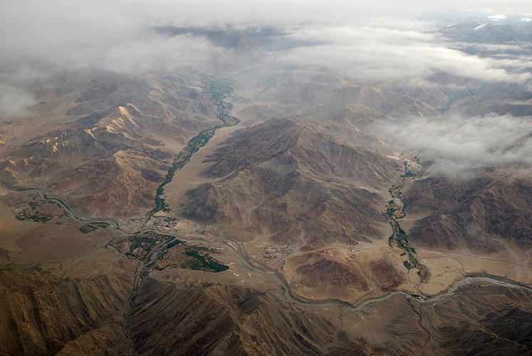  Kahle Berge und gr�ne T�ler