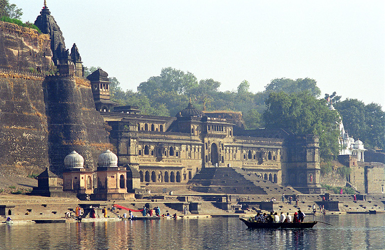 Burg der F�rstin Ahilyabai in Maheshwar, Madhya Pradesh - Narmada-Fluss 14