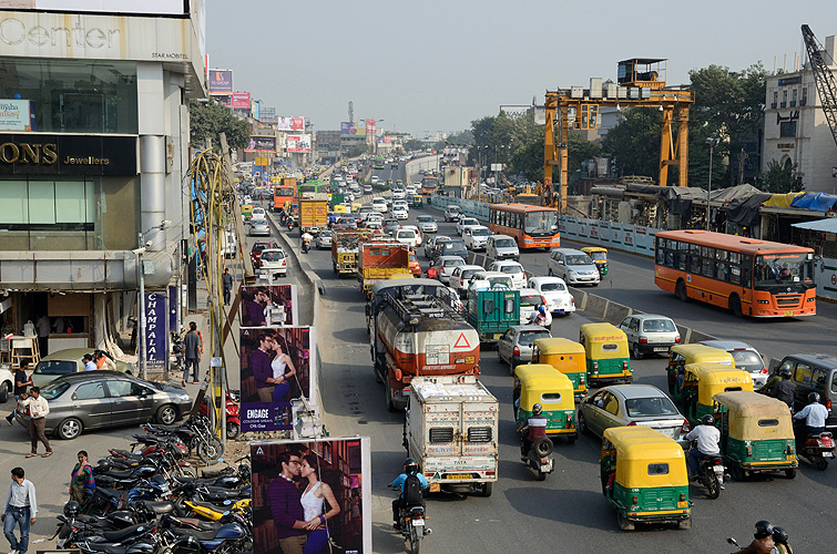Verkehrsstau auf der Umgehungsstra�e Ring Road, New Delhi