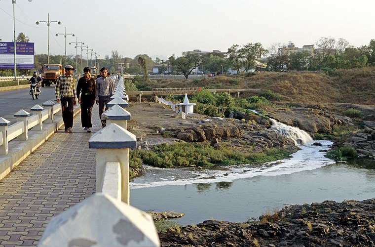  Das Gros st�dtischer Abw�sser flie�t ungekl�rt in den Fluss