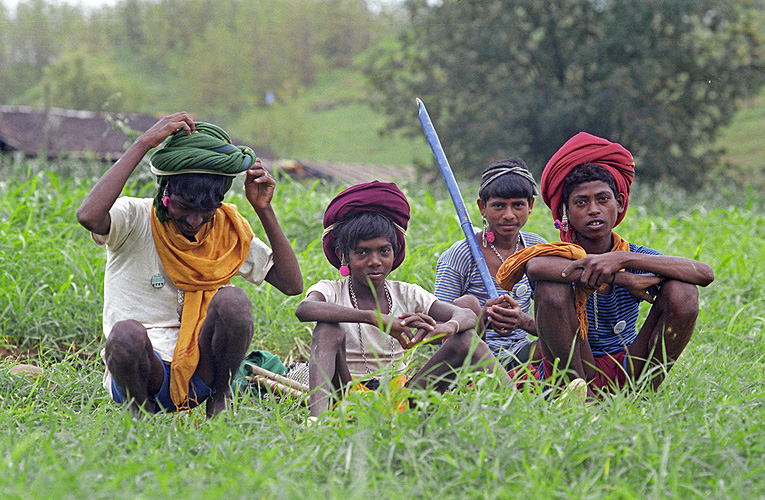  Junge M�nner vom Volk der Bhil, Madhya Pradesh  