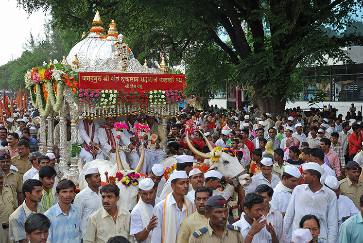 Der G�tterwagen mit dem Relikt des Dichters Dnyaneshwar - Pandharpur Yatra 11