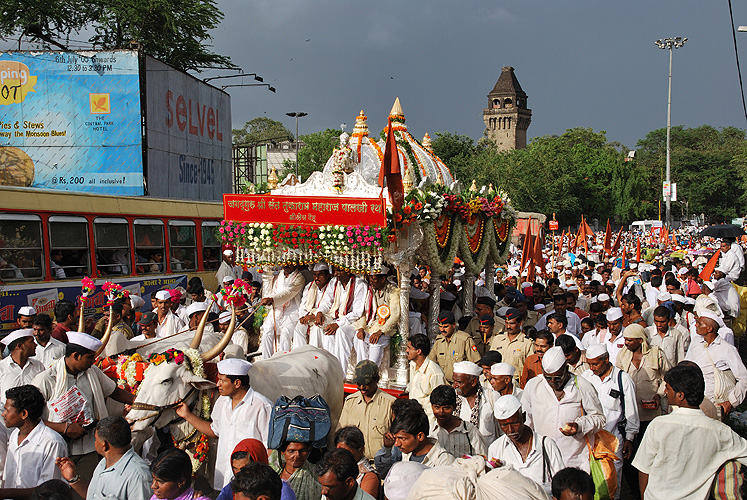 Der Palkhi, der das Relikt des Dichters Dnyaneshwar tr�gt - Pandharpur Yatra 12