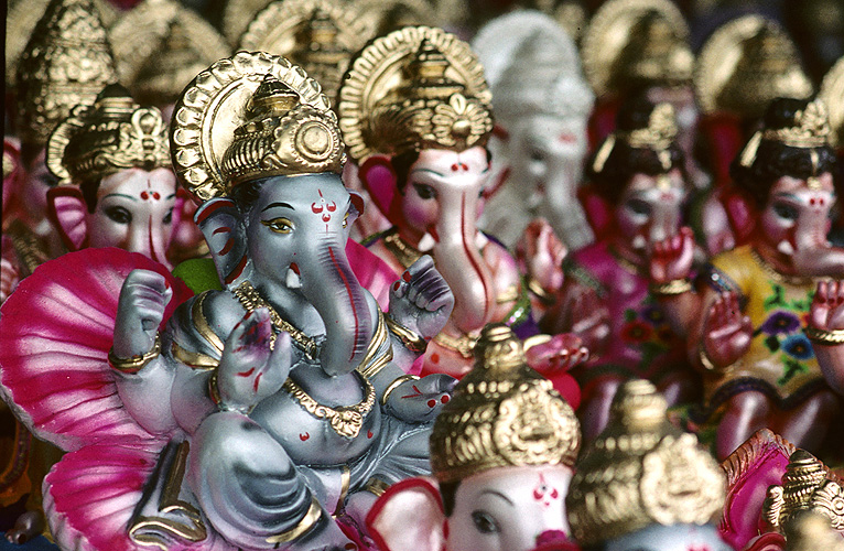 Ganesh-Statuen f�r den Hausaltar stehen zum Verkauf