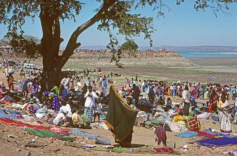 Bad am heiligen Teich - Yellamma Mela 01