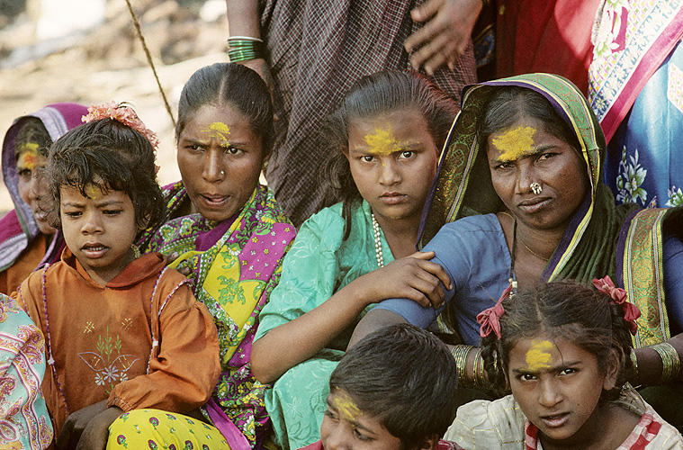 Frauen und M�dchen im Pilgerlager - Yellamma Mela 11